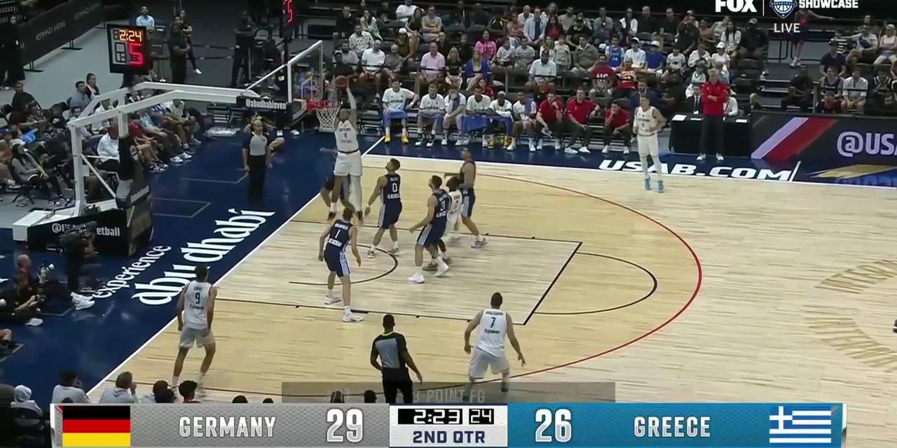 Dennis Schroder finds Daniel Theis and Johannes Voigtmann on consecutive alley-oops, extending Germany's lead vs. Greece